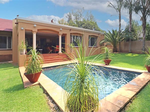 4 Bedroom House 4 Bedroom House