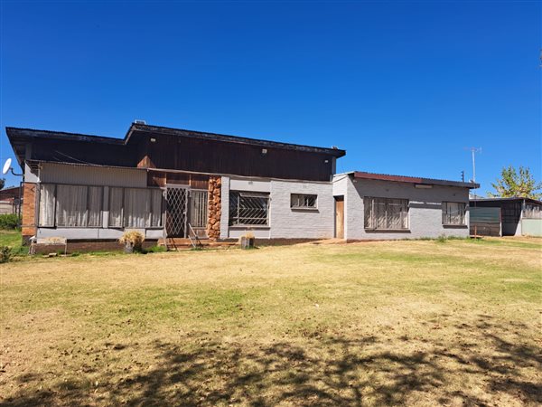2.2 ha Land available in Carletonville