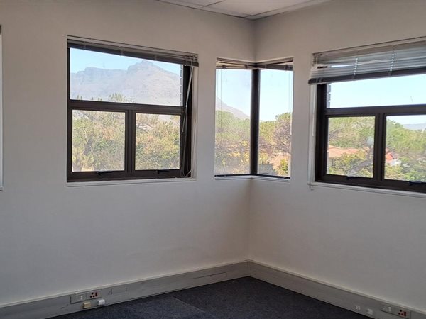 152  m² Commercial space in Pinelands