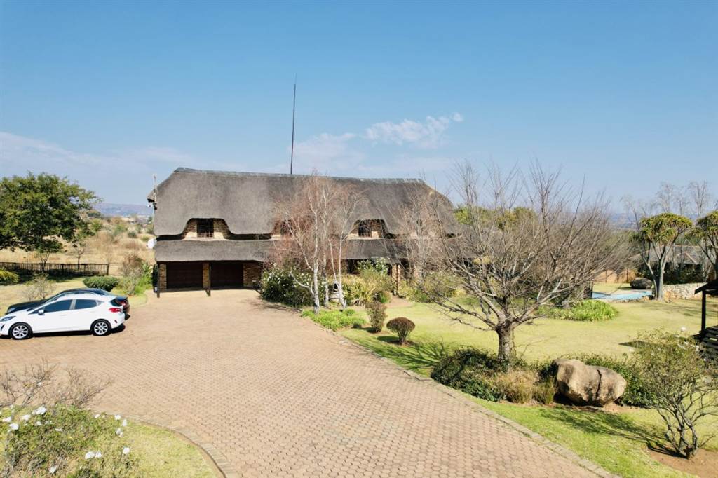 6 Bed House in Muldersdrift photo number 5