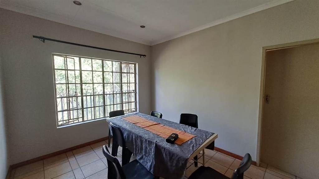 4 Bed House in Thabazimbi photo number 10