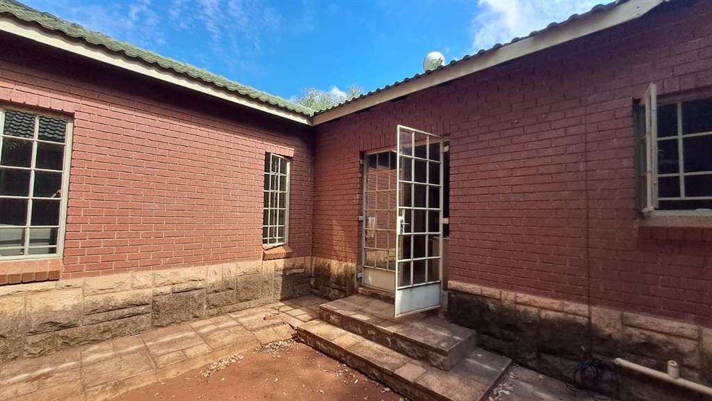 4 Bed House in Thabazimbi photo number 25