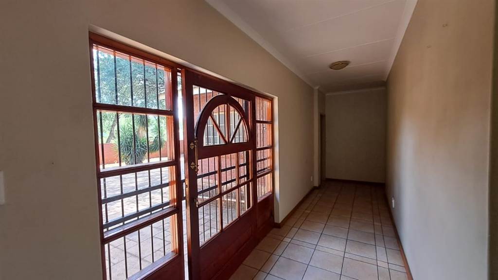 4 Bed House in Thabazimbi photo number 6