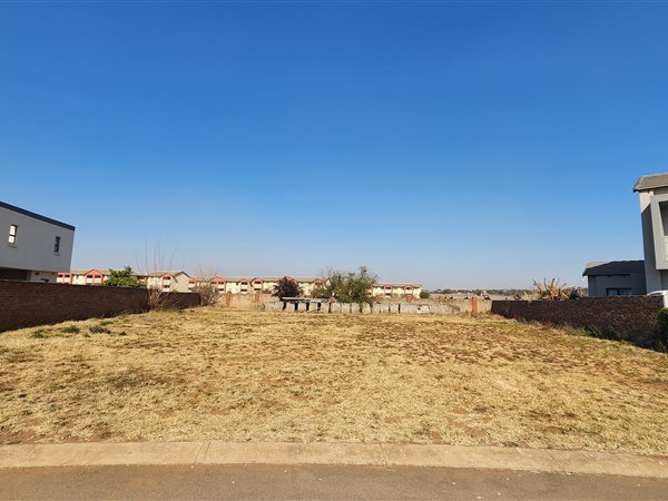 1 036 m² Land