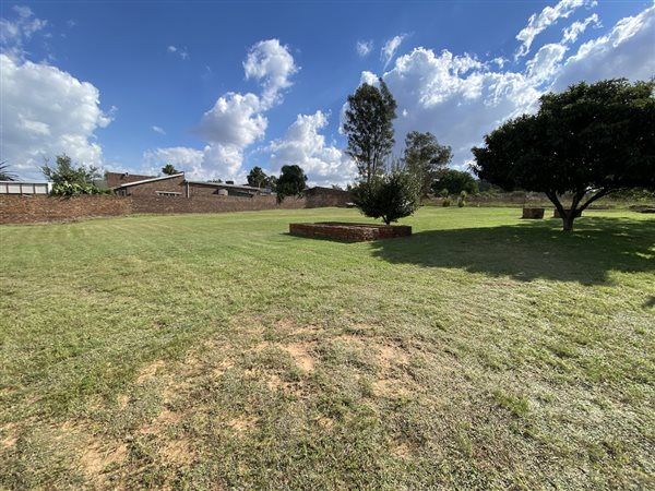 2450 m² Land available in Blanchville