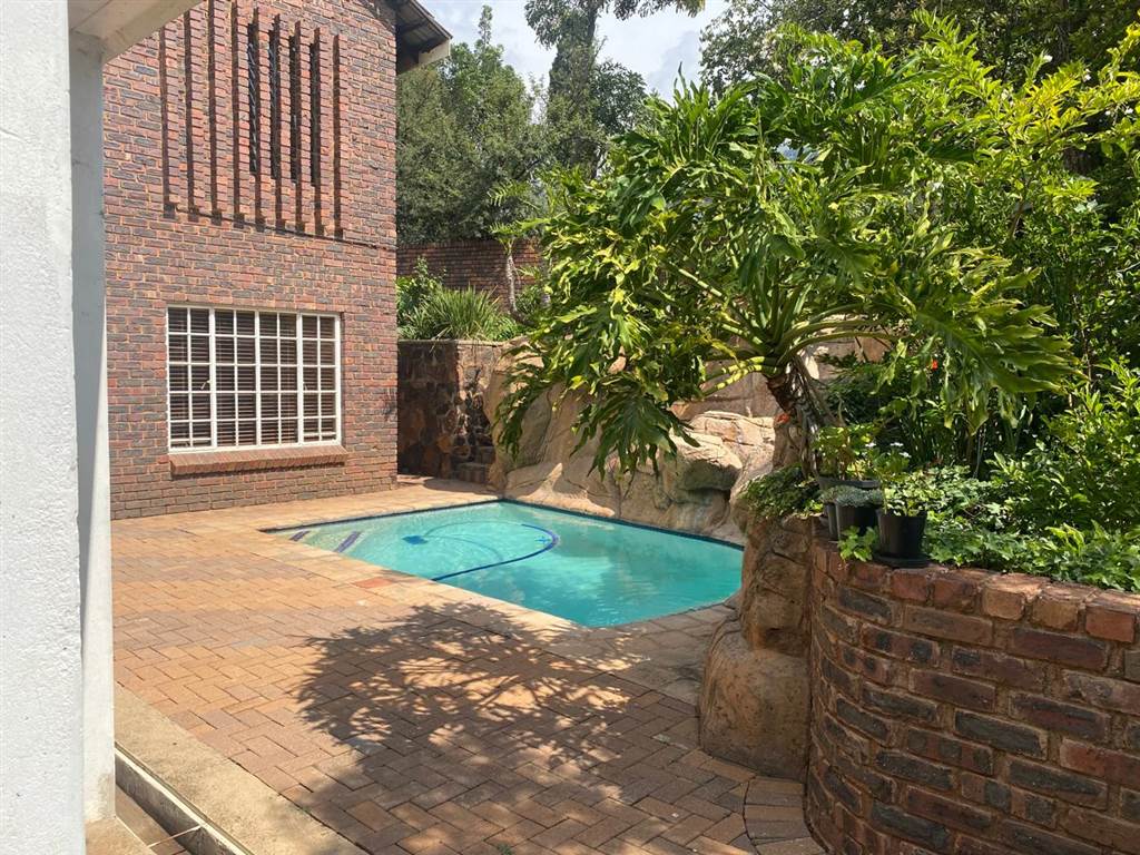 4 Bed House in Waterkloof Ridge photo number 26