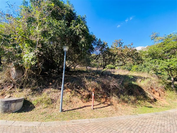 1 423 m² Land