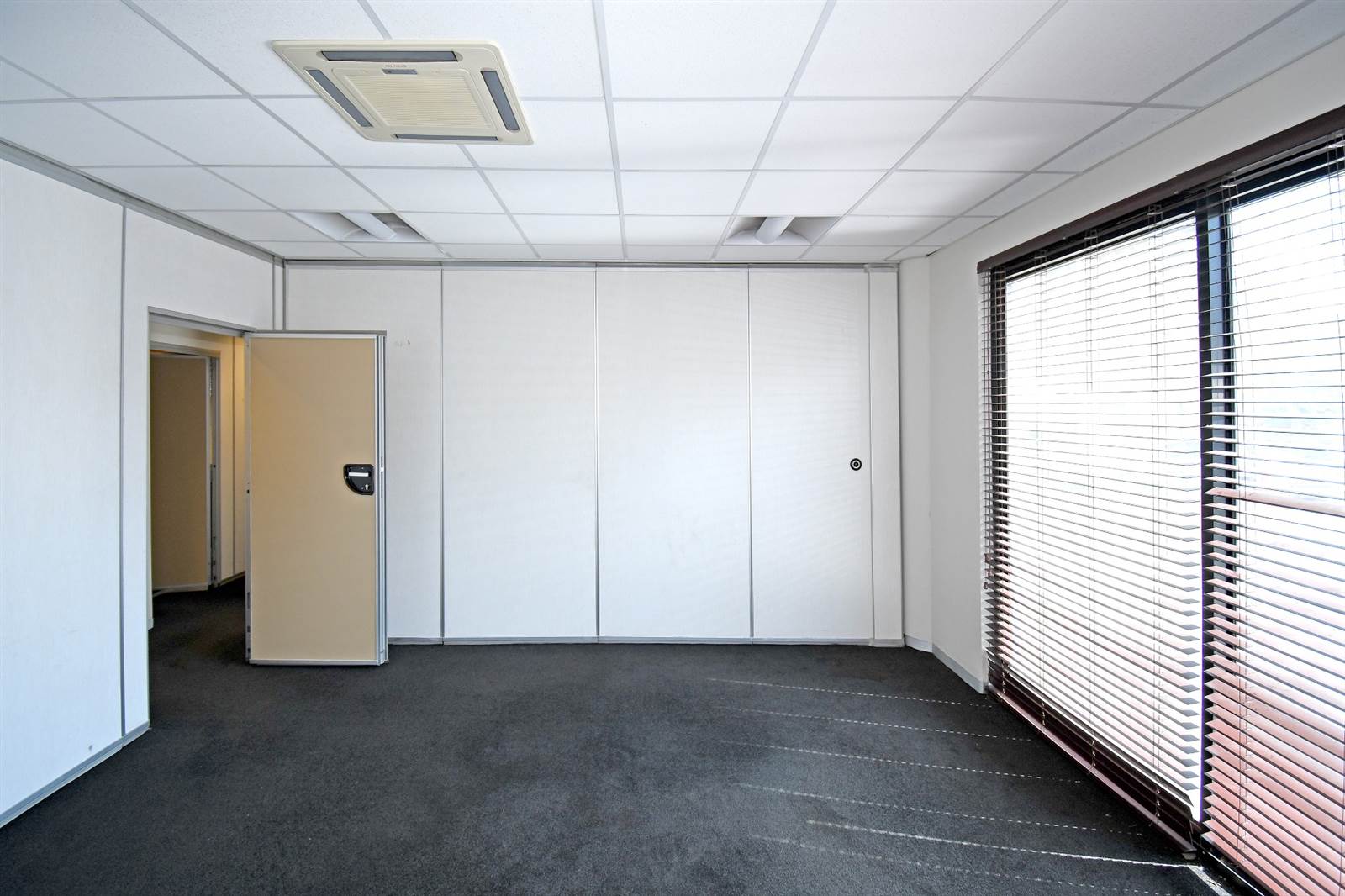 395  m² Office Space in Sunninghill photo number 14
