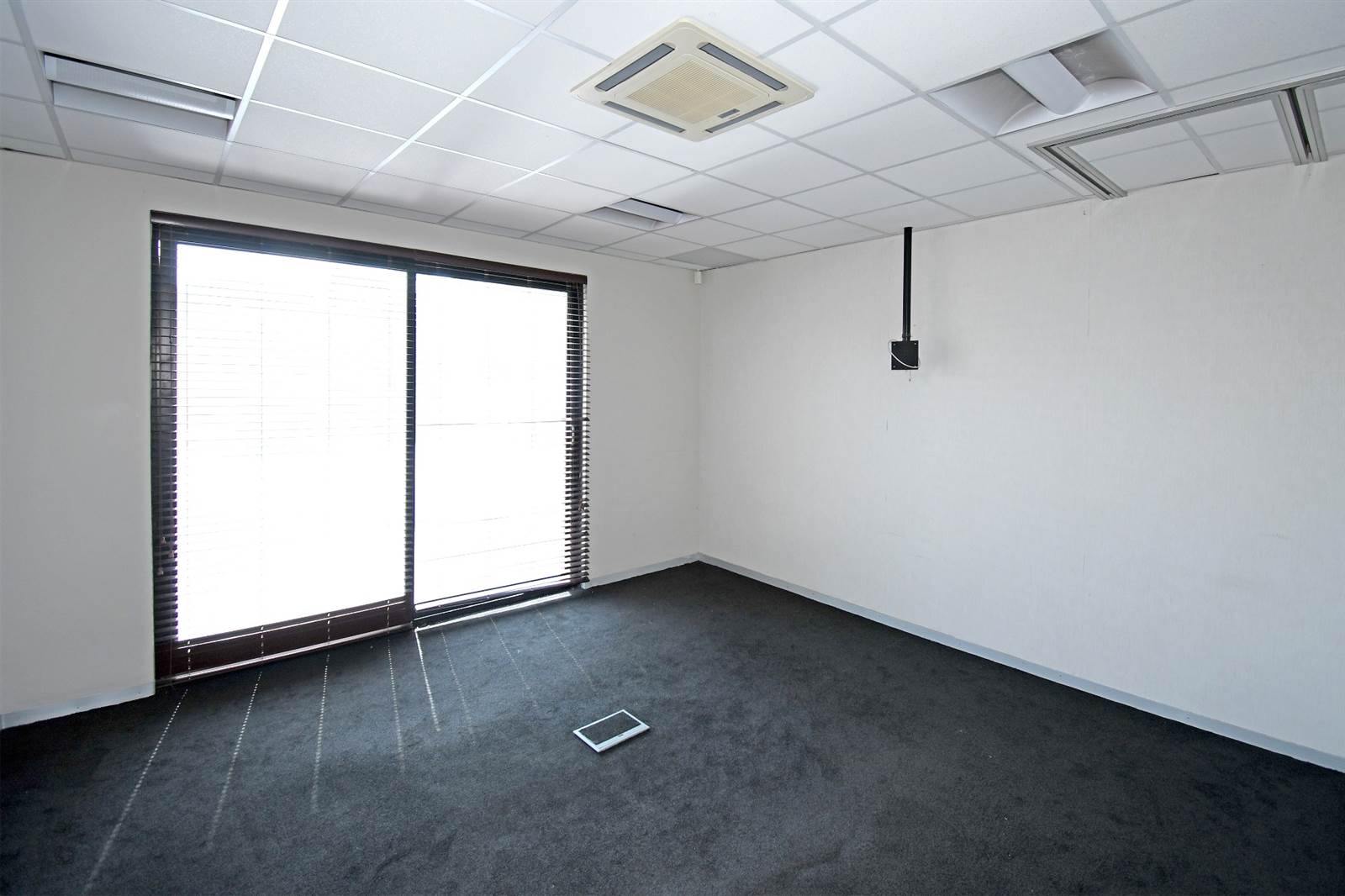 395  m² Office Space in Sunninghill photo number 15