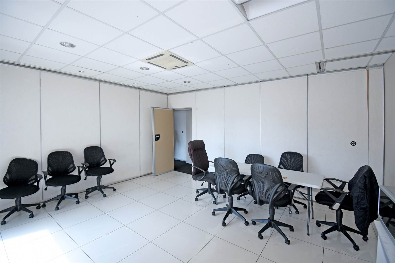 395  m² Office Space in Sunninghill photo number 10