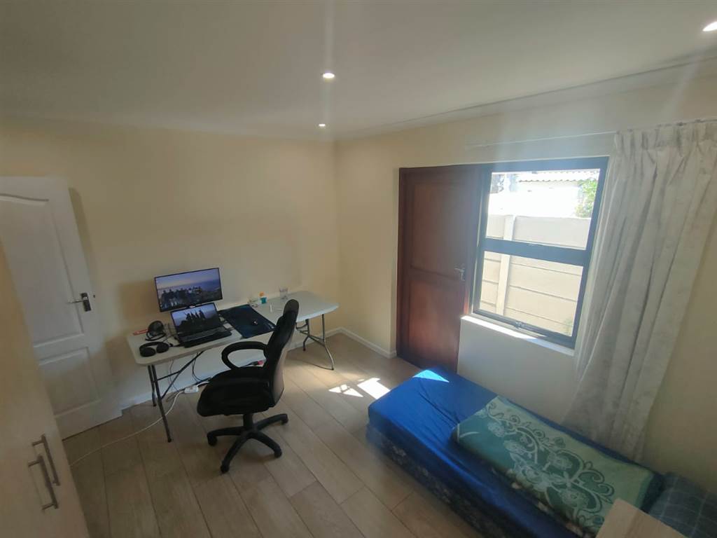 1 Bed Apartment in Panorama photo number 6