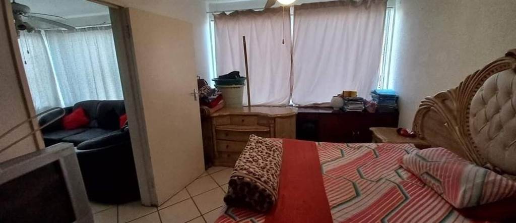 1 Bed Apartment in Amalinda North photo number 3