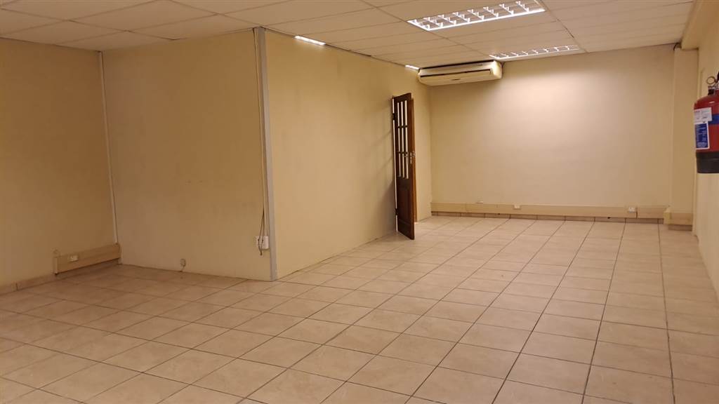80  m² Commercial space in Amanzimtoti photo number 9
