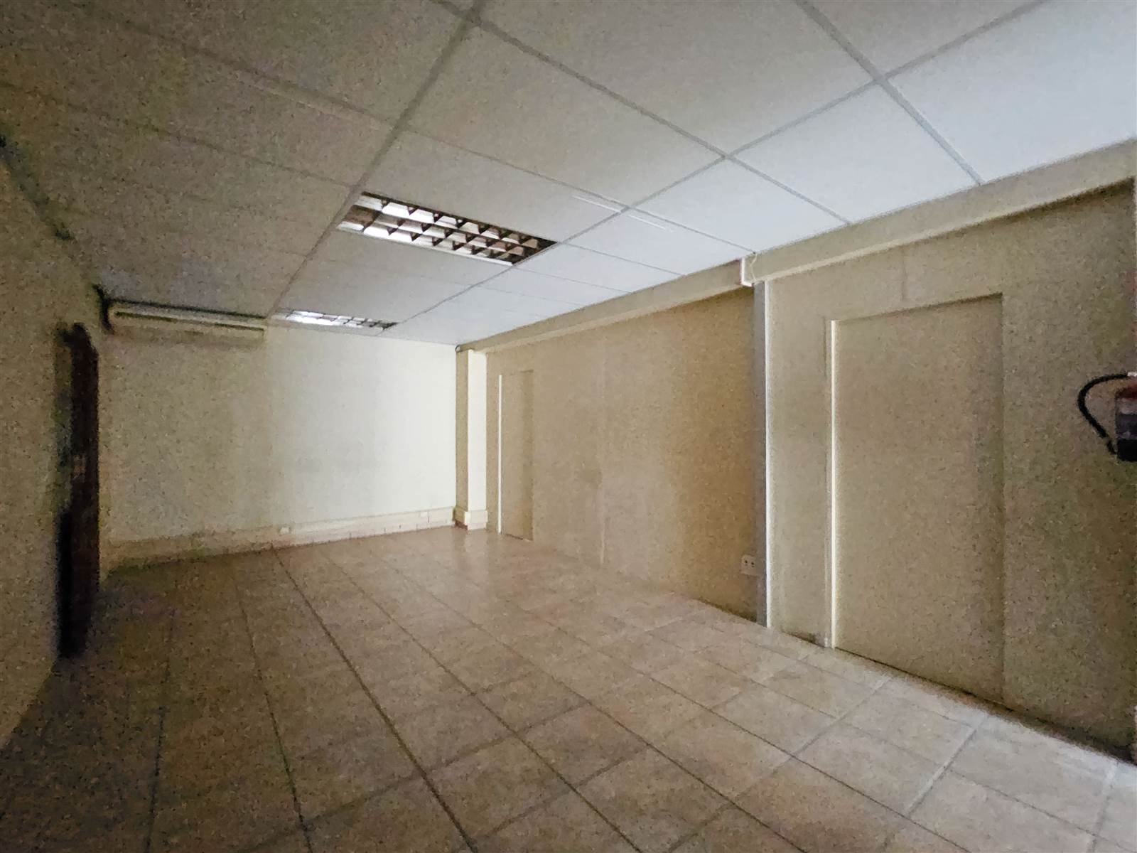 80  m² Commercial space in Amanzimtoti photo number 17