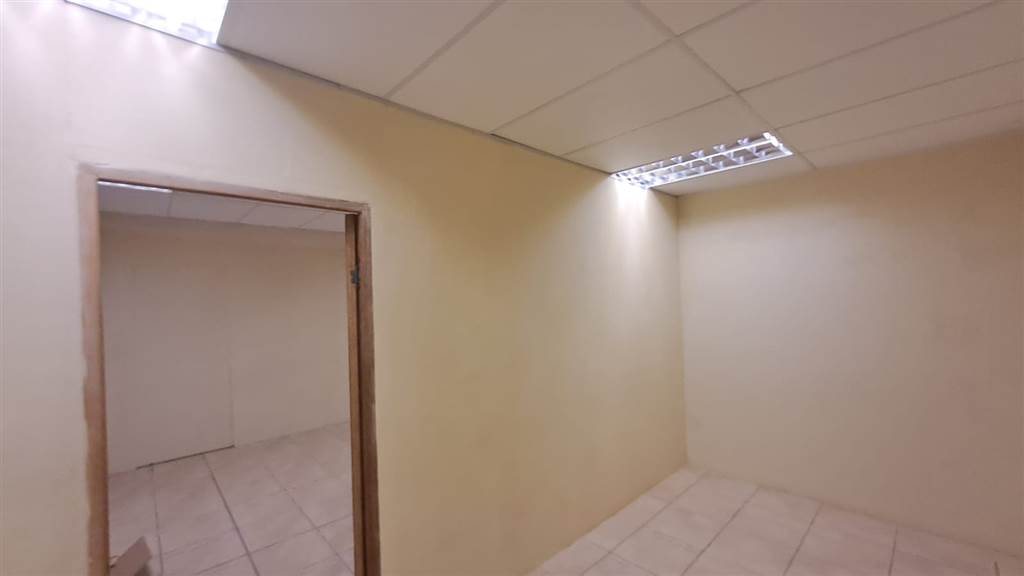 80  m² Commercial space in Amanzimtoti photo number 5