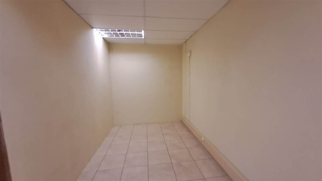 80  m² Commercial space in Amanzimtoti photo number 7