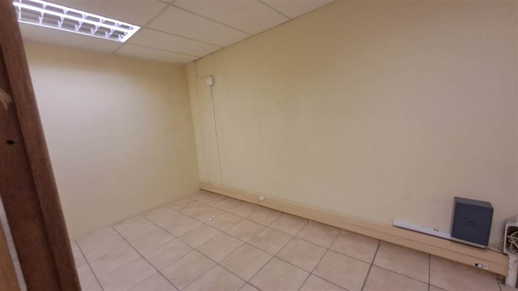 80  m² Commercial space in Amanzimtoti photo number 4