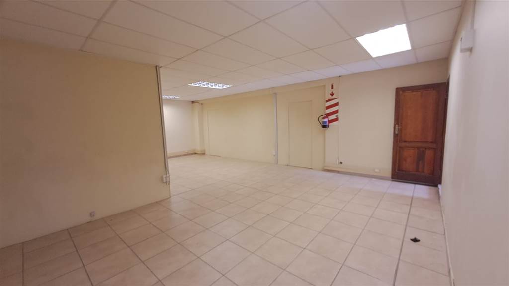 80  m² Commercial space in Amanzimtoti photo number 8