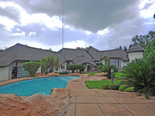 4 Bedroom House 4 Bedroom House