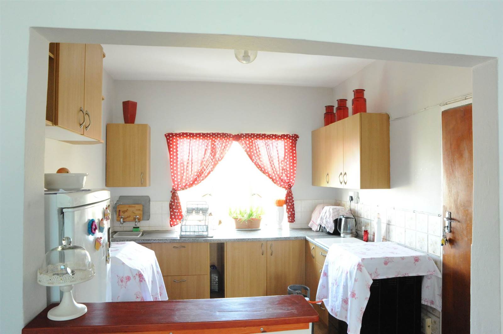 2 Bed Apartment in Richmond Hill photo number 4