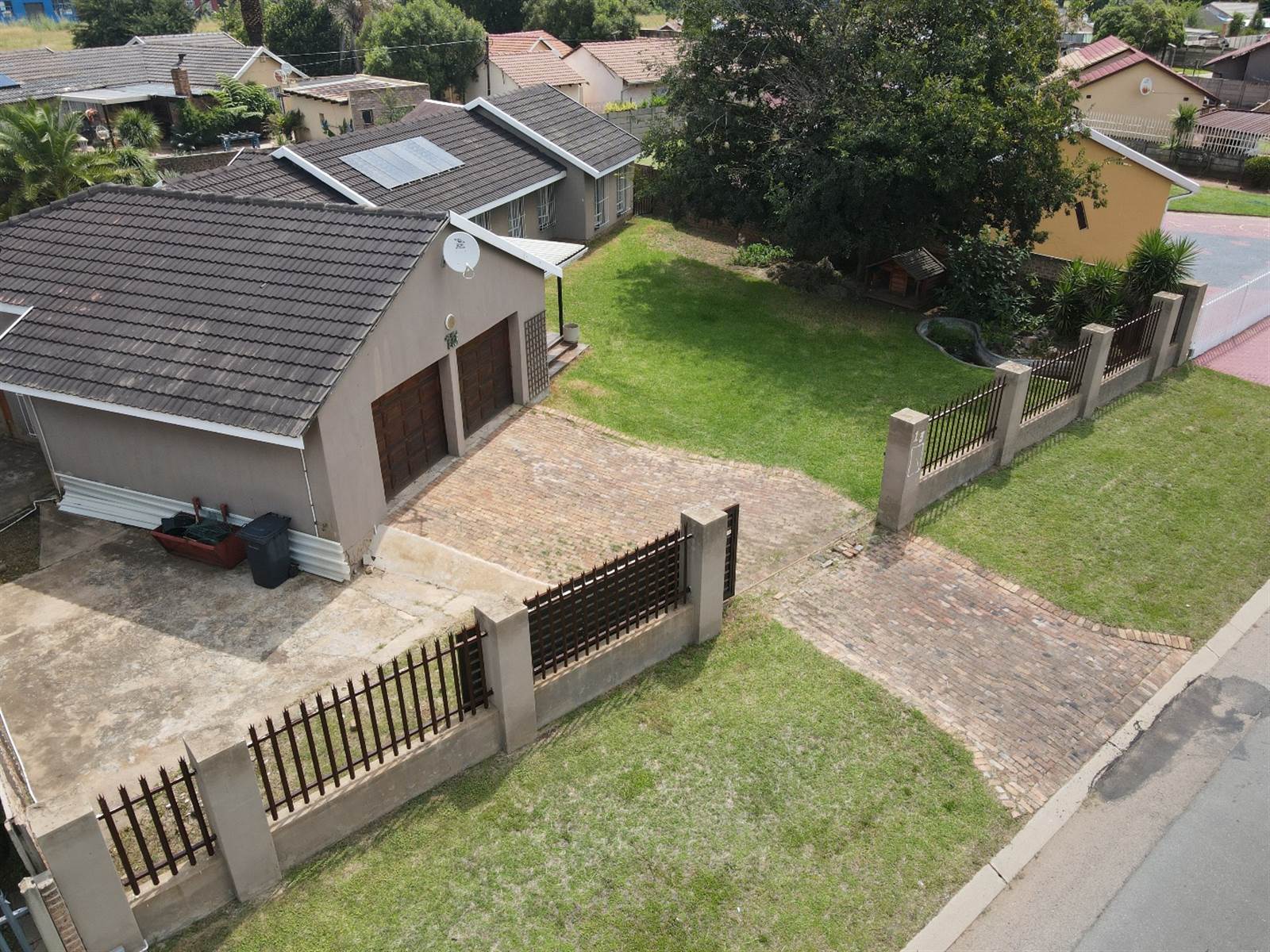 4 Bed House in Brakpan North photo number 3