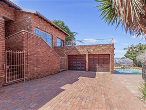 3 Bed House in Constantia Kloof