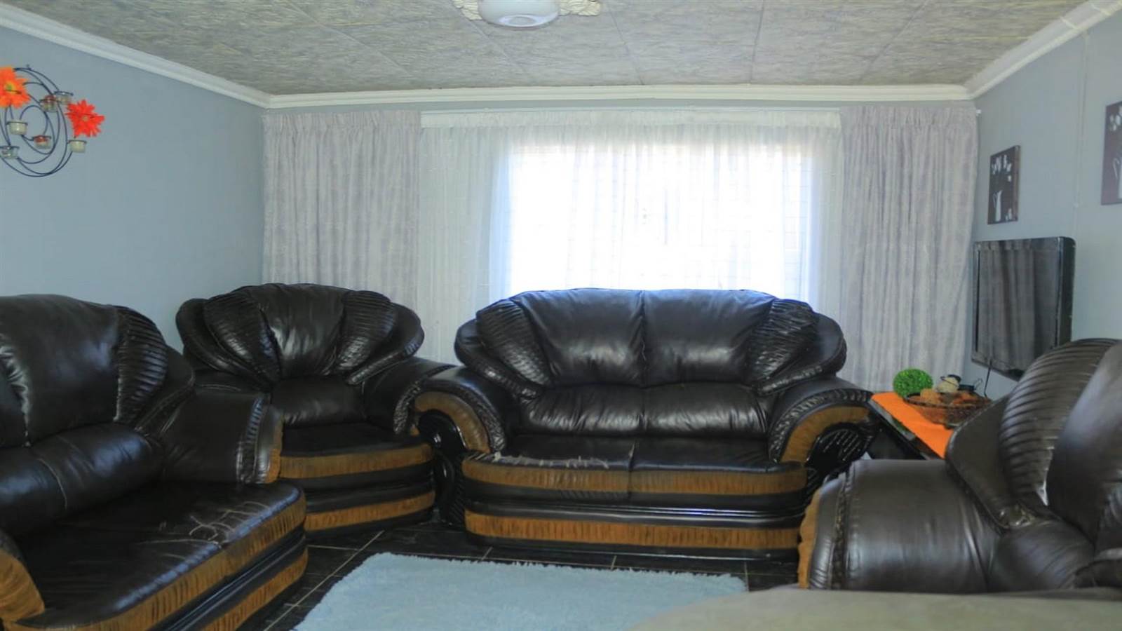 2 Bed House in Tlhabane photo number 17
