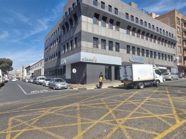 630  m² Commercial space