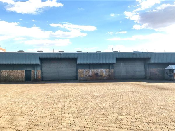 1 200  m² Industrial space