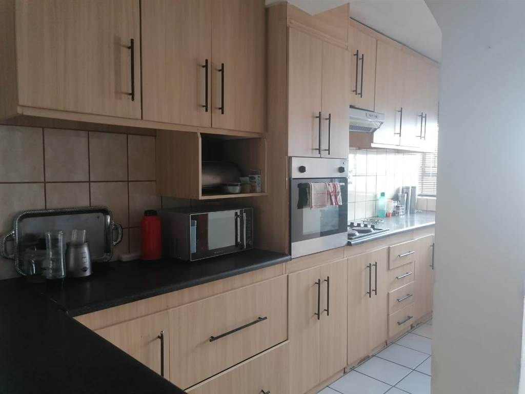 3 Bed Apartment in Welkom photo number 4