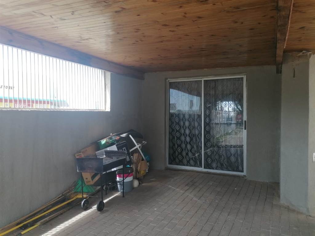 3 Bed Apartment in Welkom photo number 3