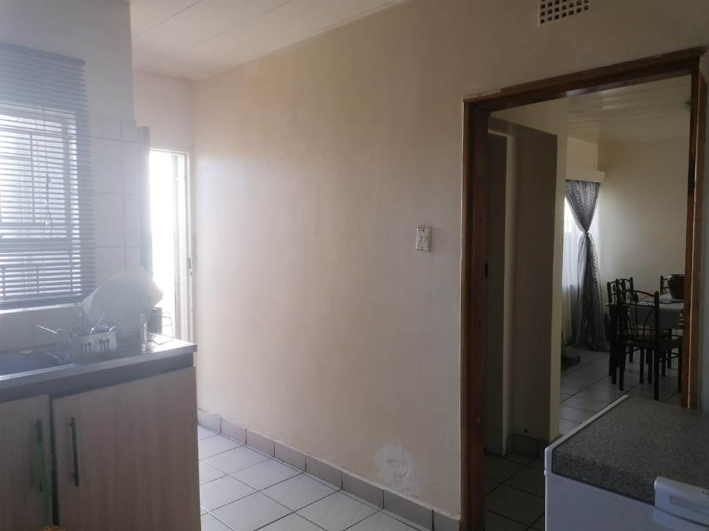 3 Bed Apartment in Welkom photo number 7