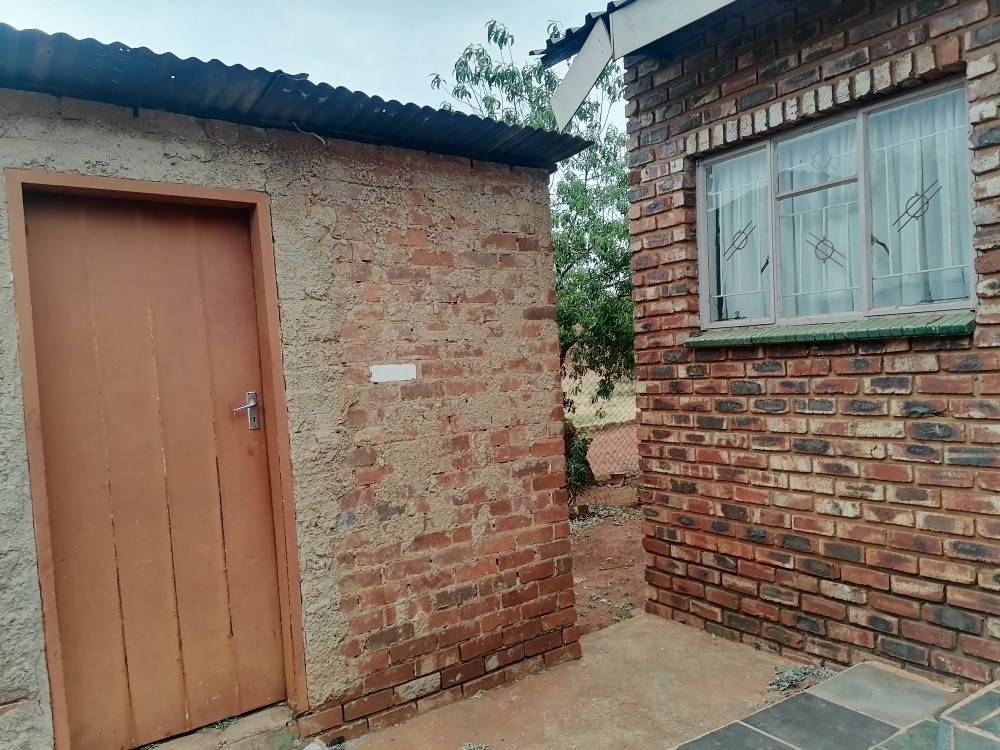 2 Bed House in Ikageng photo number 19