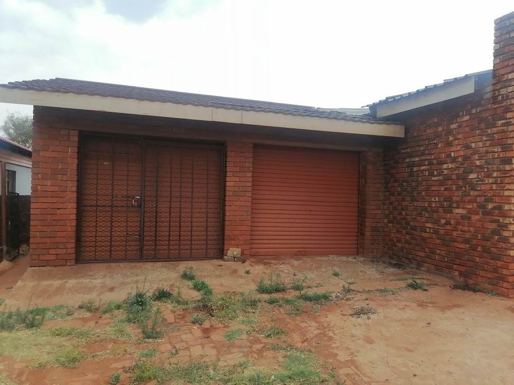 2 Bed House in Ikageng photo number 10