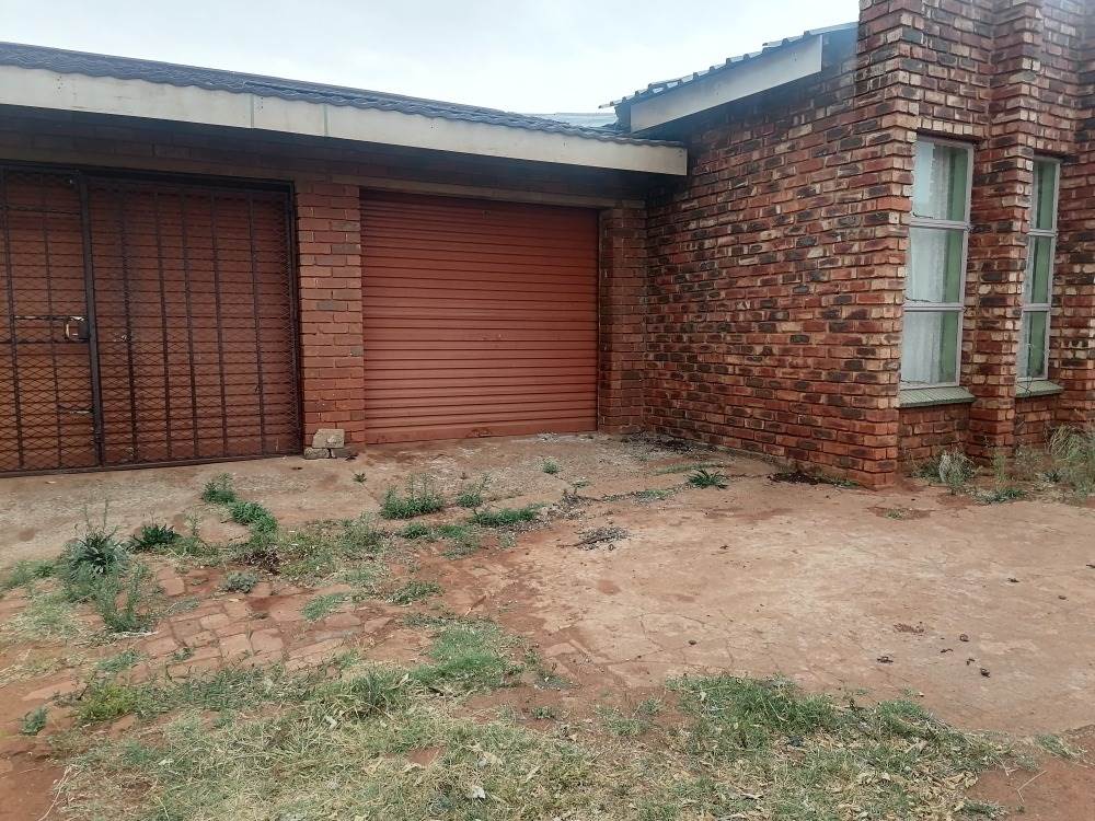 2 Bed House in Ikageng photo number 17