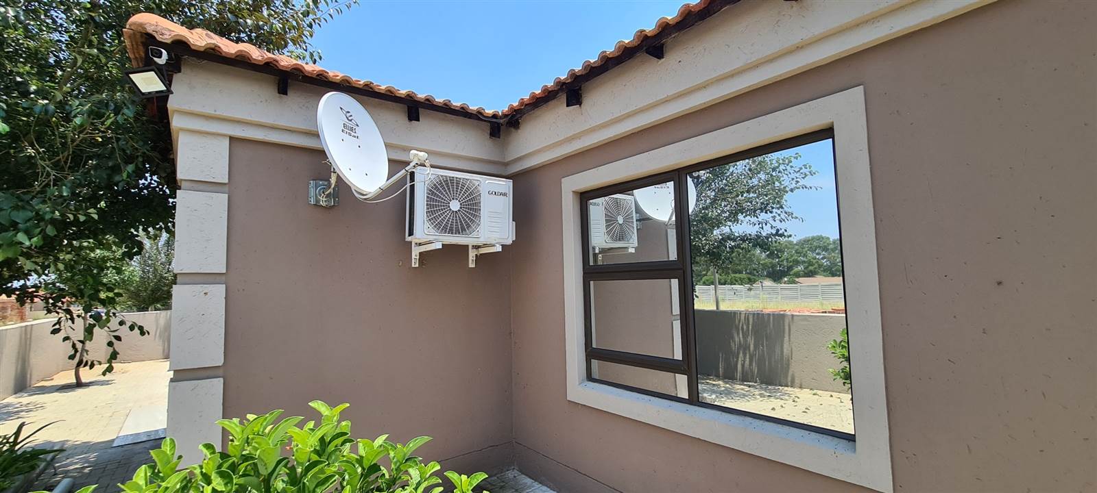 3 Bed Townhouse in Wilkoppies photo number 3