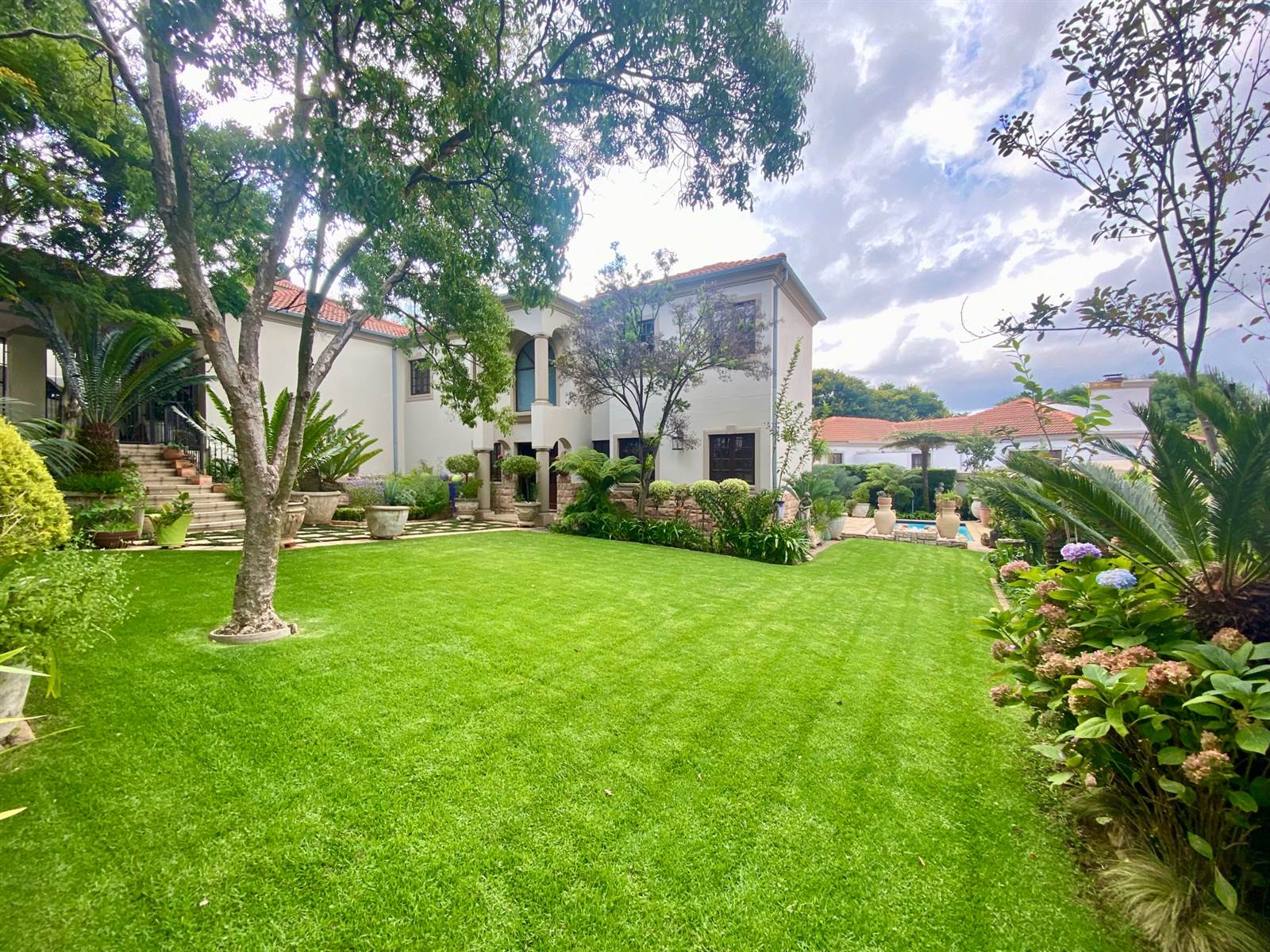 4 Bed House in Waterkloof Ridge photo number 1