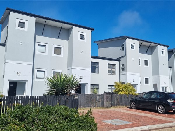 3 Bed Townhouse in Muizenberg