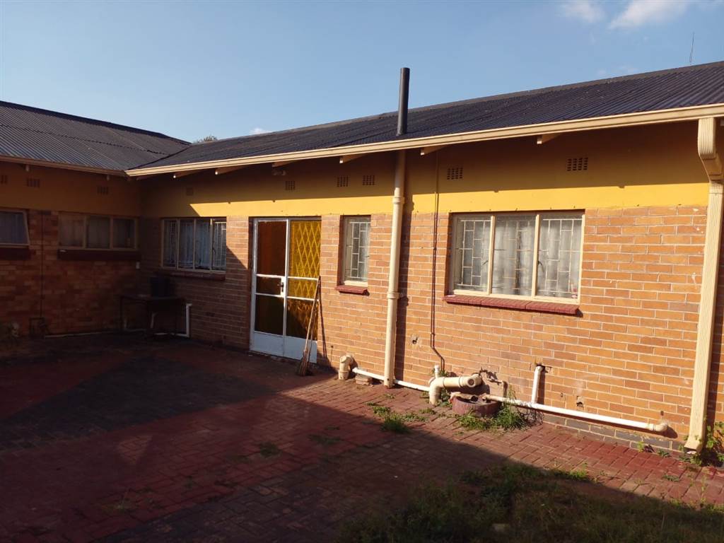 4 Bed House in Kempton Park Central photo number 3