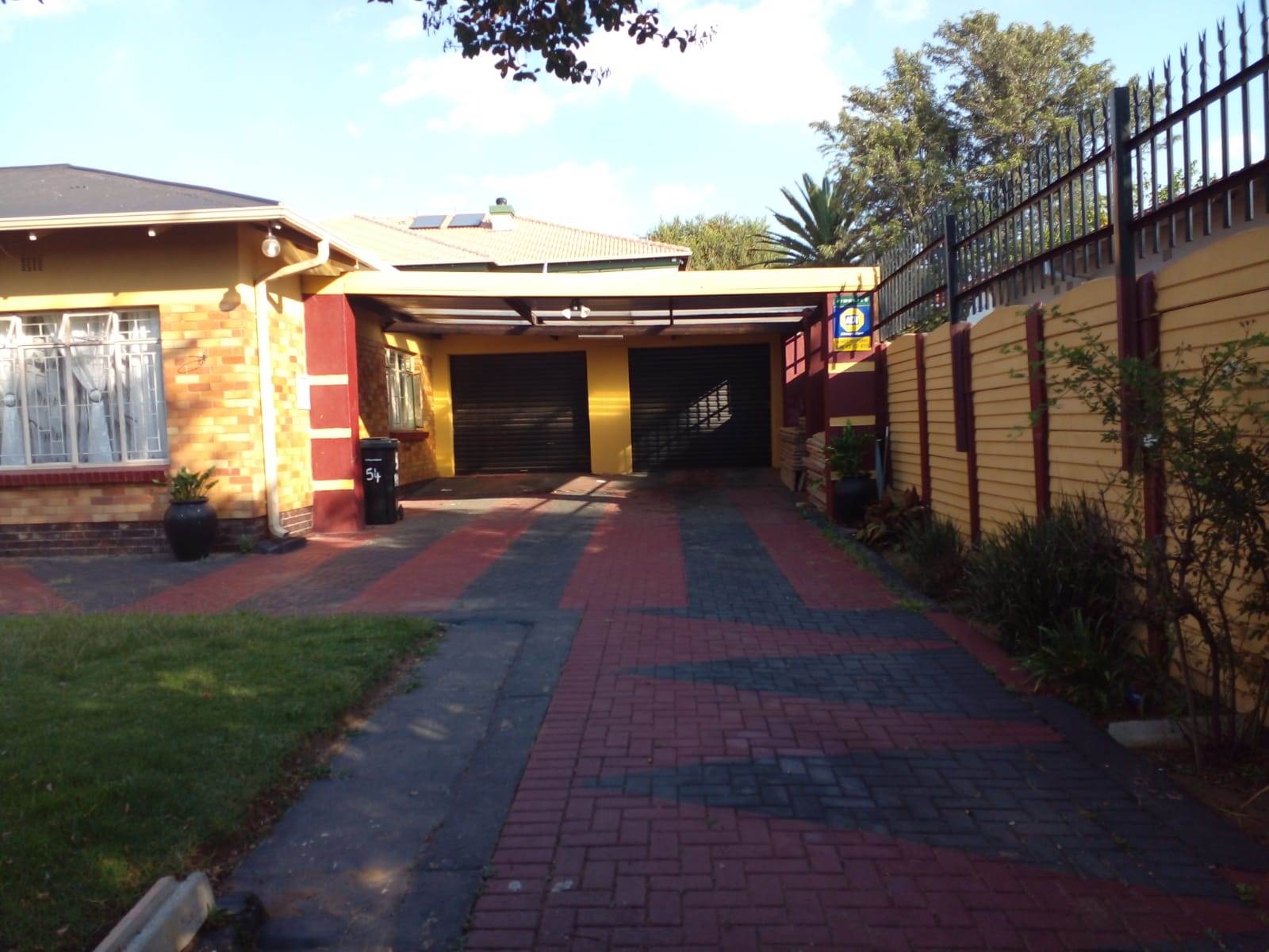 4 Bed House in Kempton Park Central photo number 2