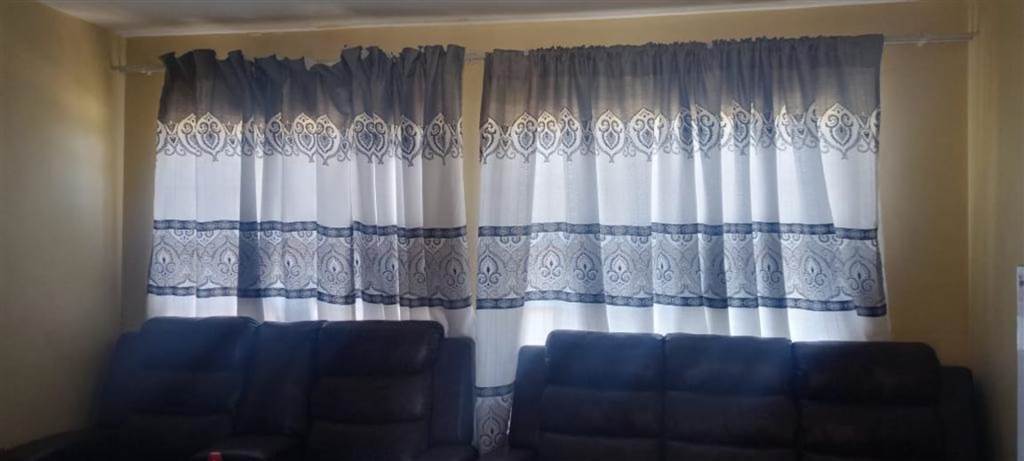 2 Bed Apartment in Witbank Central photo number 11