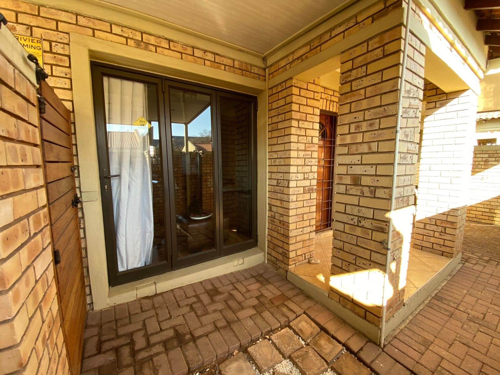 2 Bed Townhouse in Potchefstroom Central photo number 2