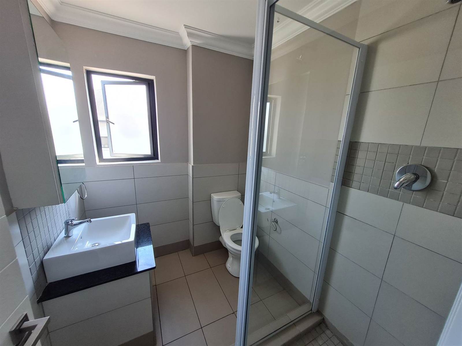 2 Bed Apartment in Fourways photo number 28