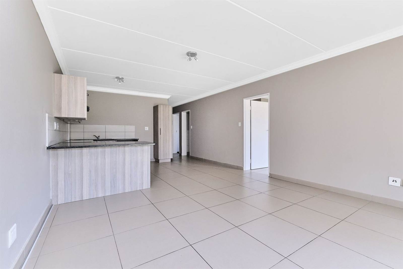 2 Bed Apartment in Fourways photo number 27