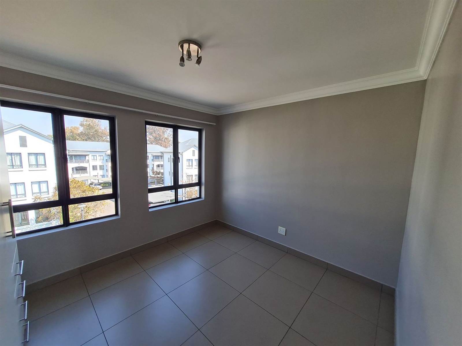2 Bed Apartment in Fourways photo number 30