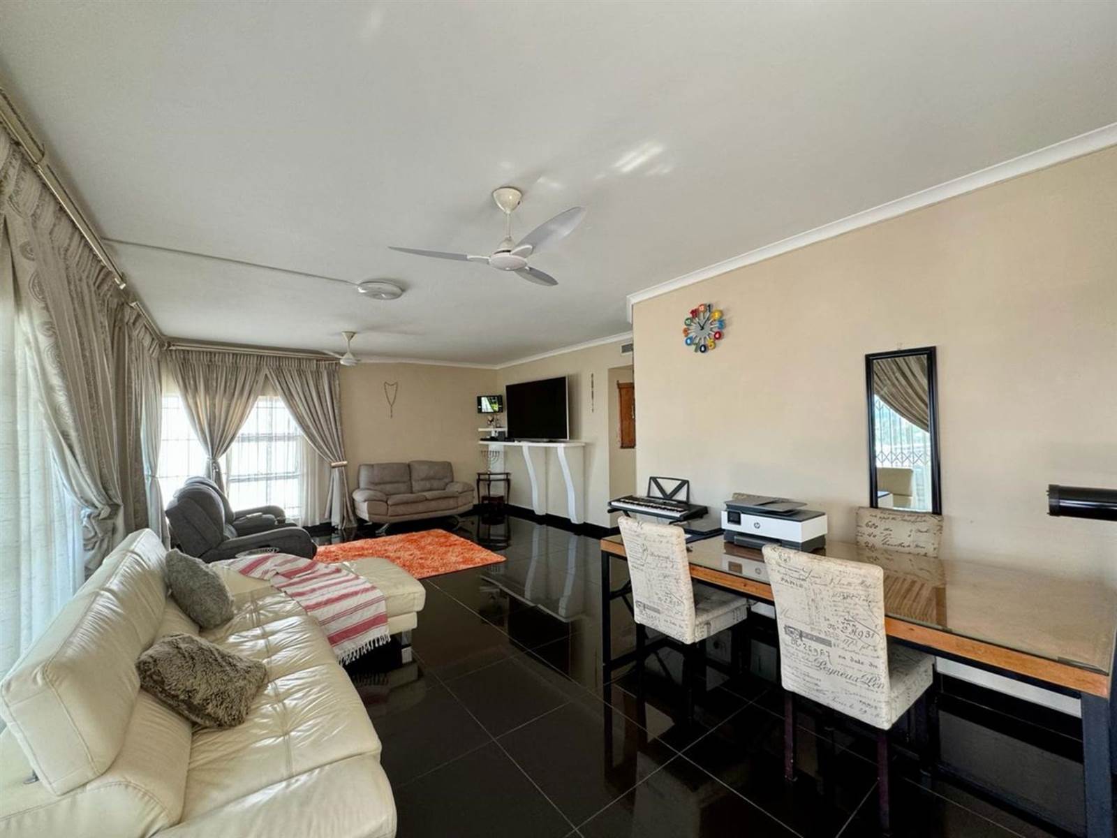 3 Bed Apartment in Musgrave photo number 7