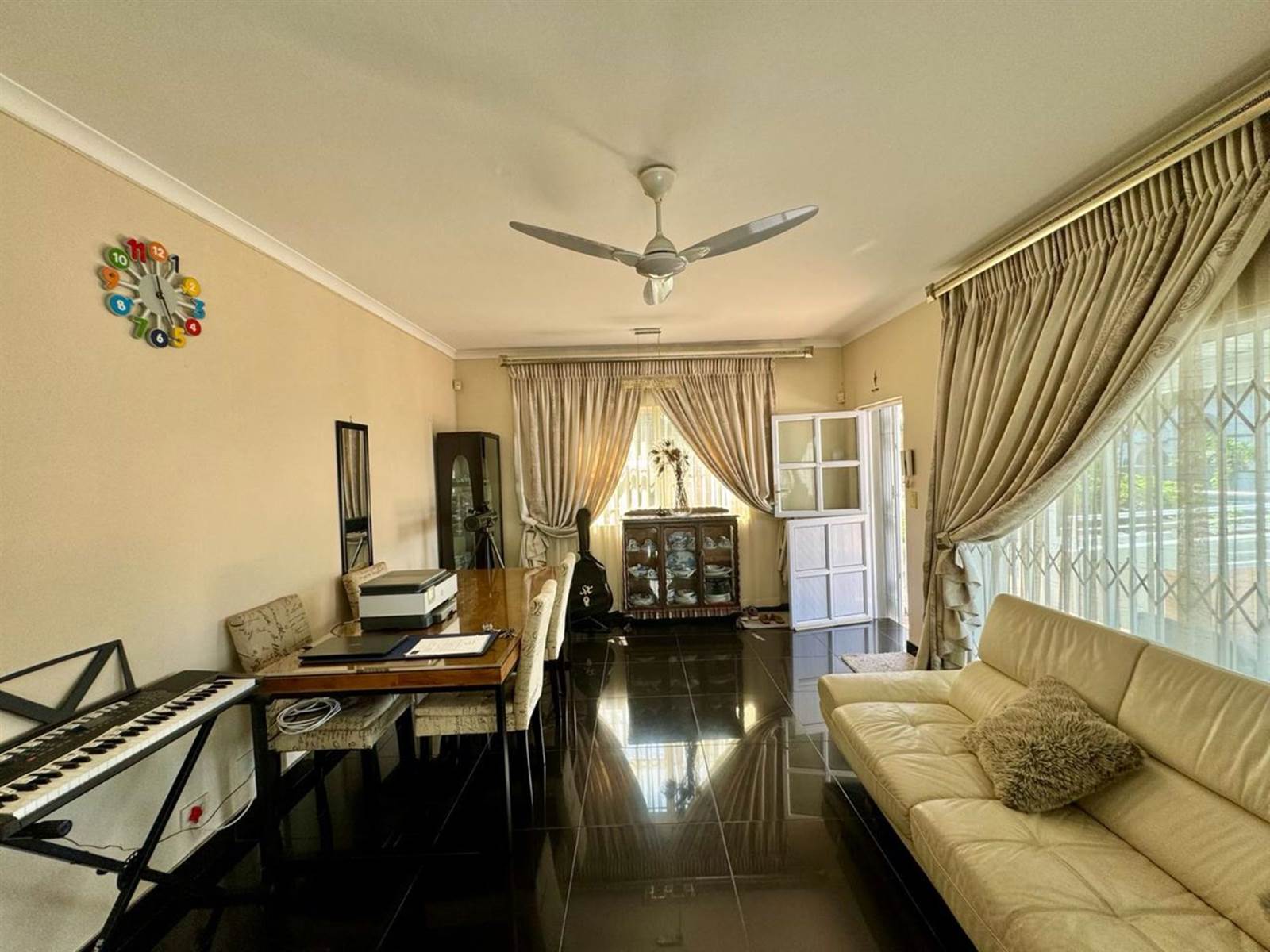 3 Bed Apartment in Musgrave photo number 4