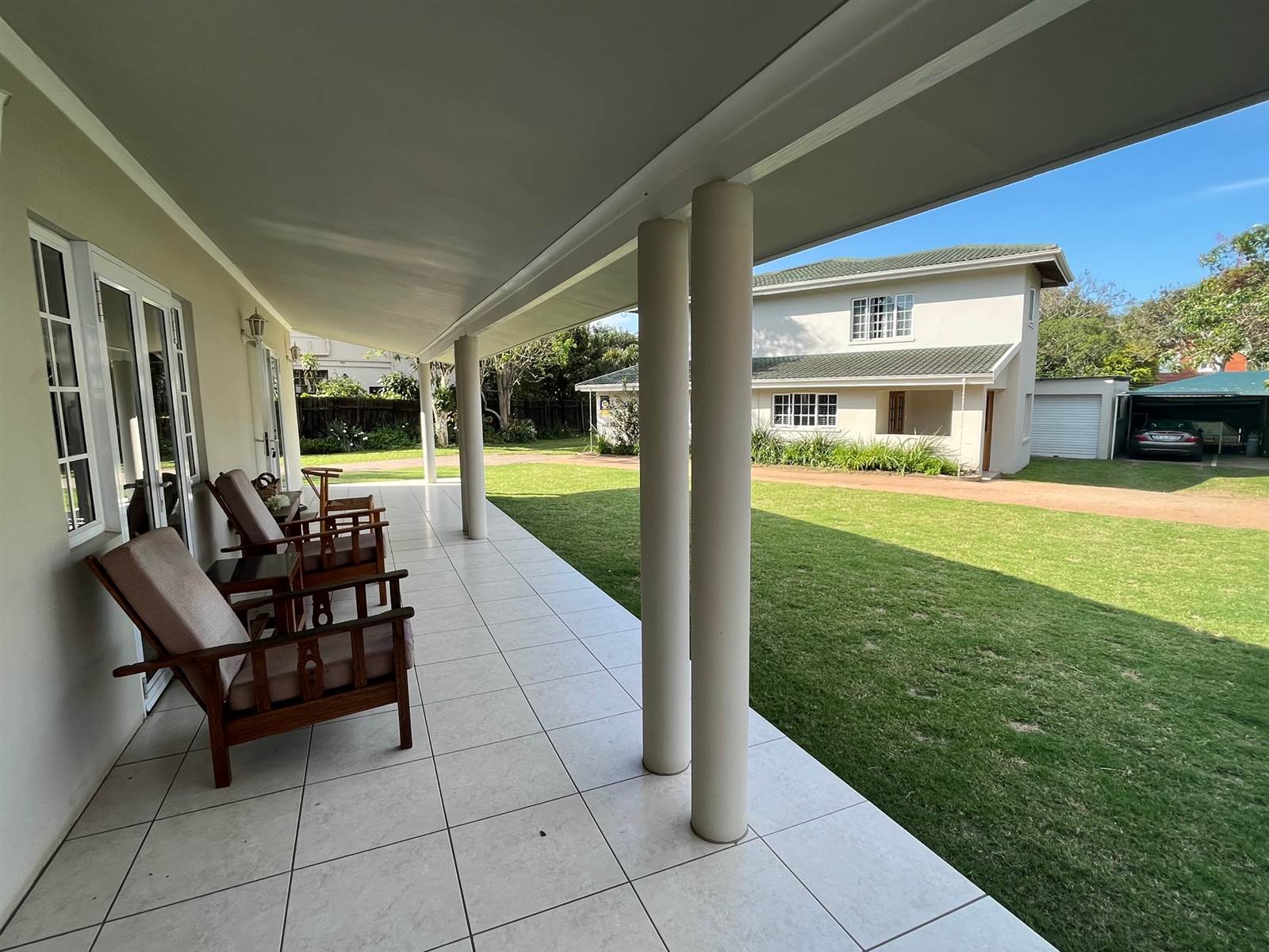 7 Bed House in Mt Edgecombe photo number 4