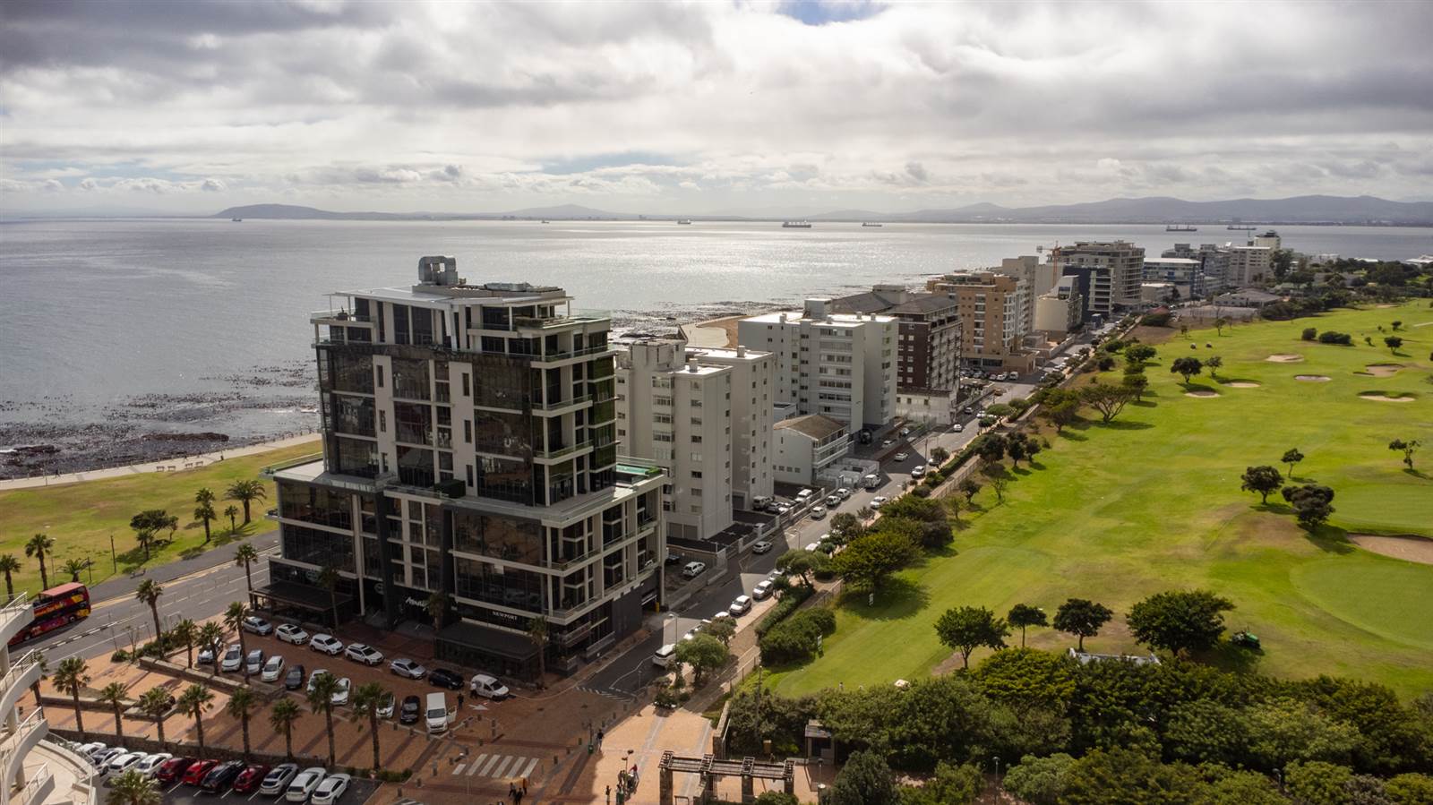 1 Bed Apartment in Mouille Point photo number 11