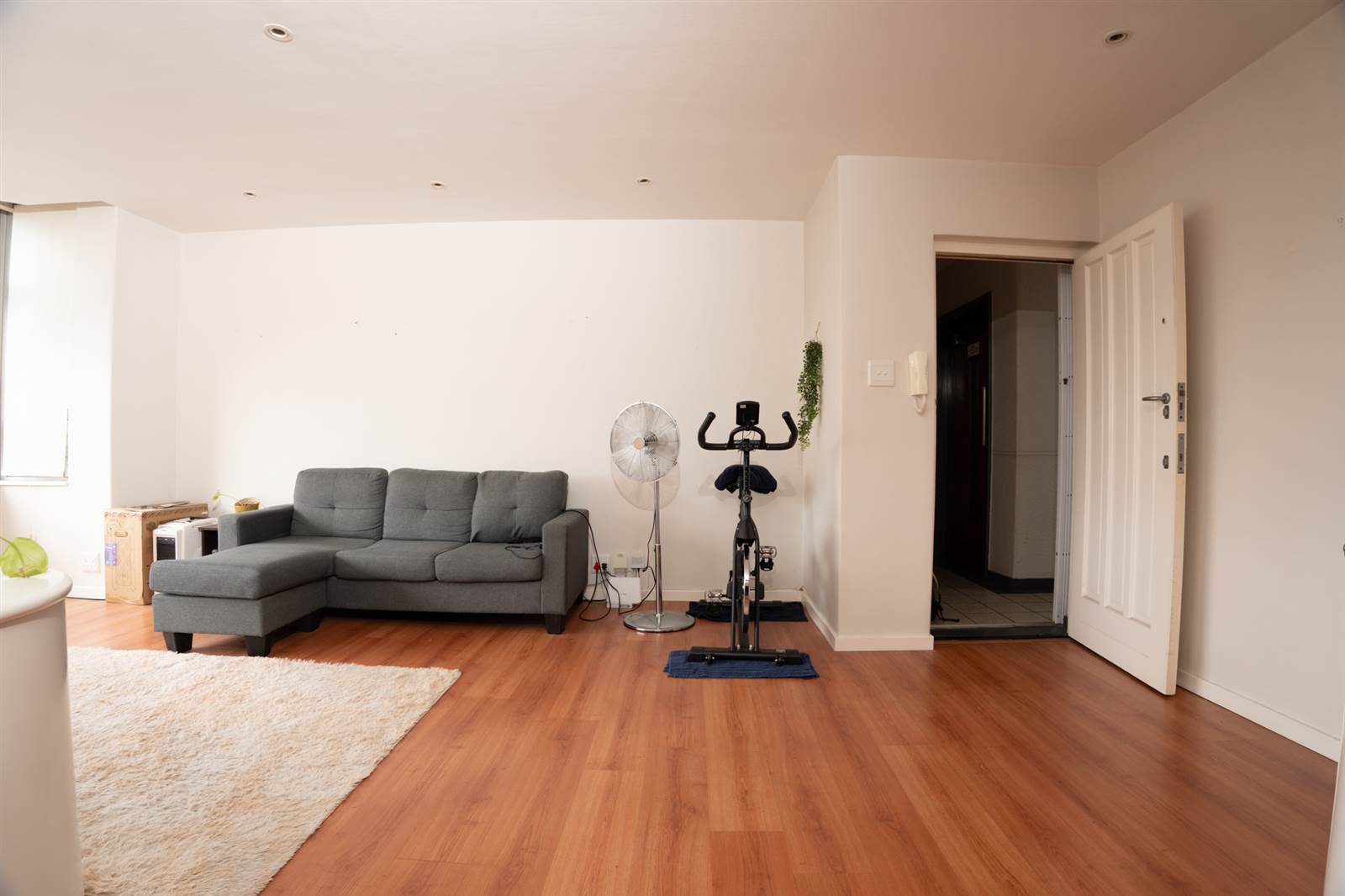 1 Bed Apartment in Mouille Point photo number 2